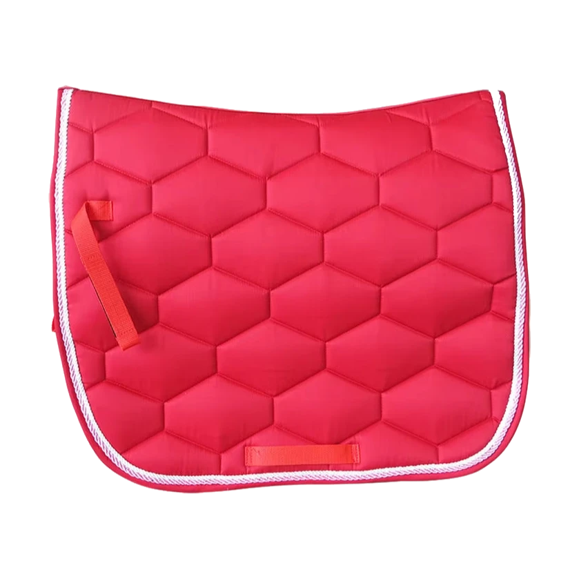 Vue latérale du tapis de selle d'obstacle rouge à matelassage hexagonal